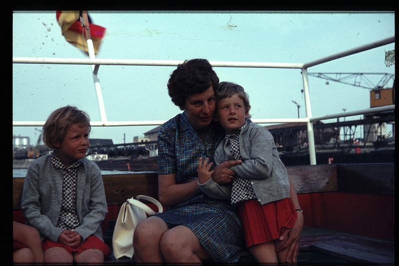 13.Regensburg jul 1968 Mama,Brigitte,Marion.JPG